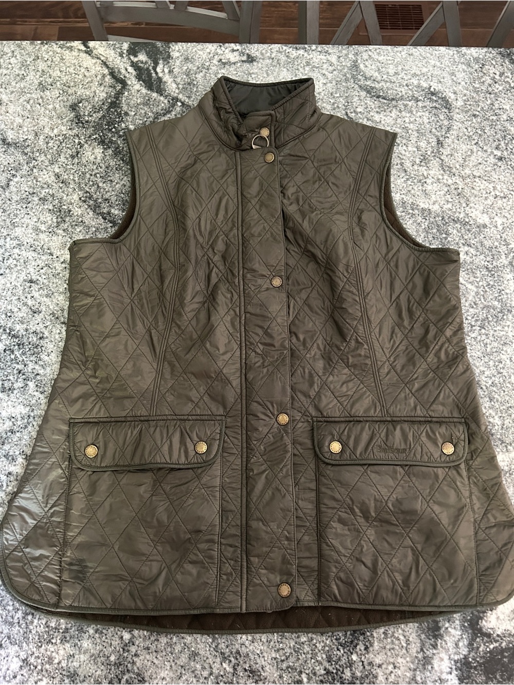 14 (U.S.) Barbour Quilted Olive Vest with Snap Pockets